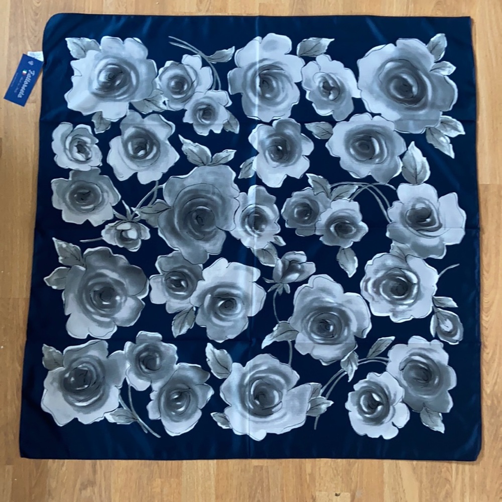 NÉW Italian Women’s Fattorseta ScarF Made in Italy Navy & Gray Floral NWT